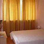 玛斯安布瑞尔诺柯斯城堡海滩公寓酒店 埃勒尼特