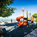 玛斯安布瑞尔诺柯斯城堡海滩公寓酒店 * 埃勒尼特