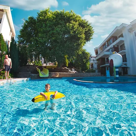 玛斯安布瑞尔诺柯斯城堡海滩公寓酒店 * 埃勒尼特